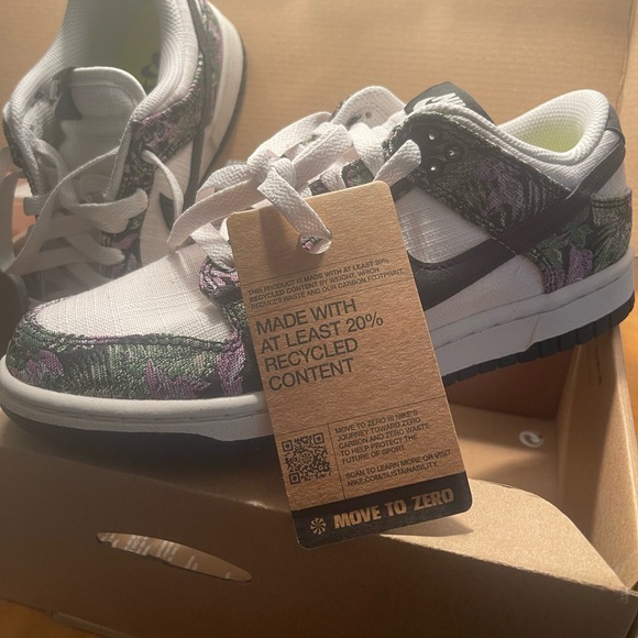 Nike Woman’s Dunk Low Size 7 - Picture 12 of 12